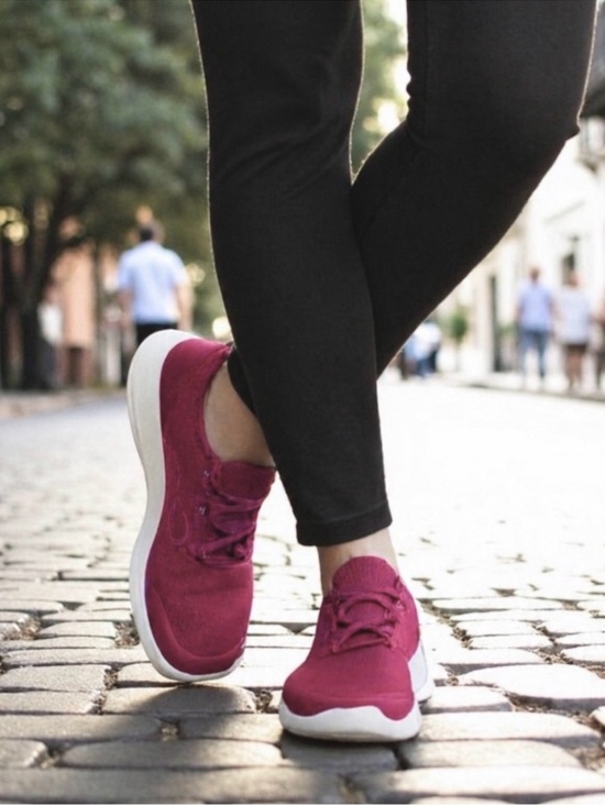 OOFOS Shoes - OOFOS OOmg Sport LS Low Shoe in Rosebud Size US 7.5  Comfort Recovery Sneakers